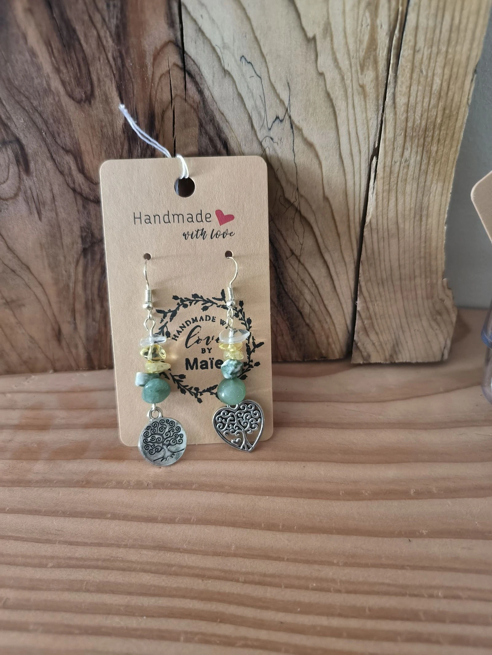 Boucles d'oreilles bohème chic originales en perles de pierre